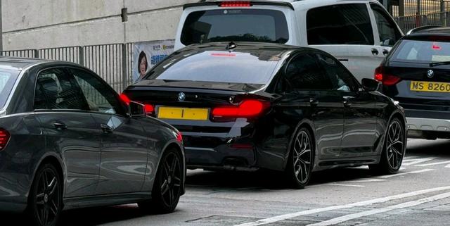 香港的1號車,百萬級V8寶馬,開到哪都有人合影,車牌號無價-有駕 香港的1號車,百萬級V8寶馬,開到哪都有人合影,車牌號無價-有駕