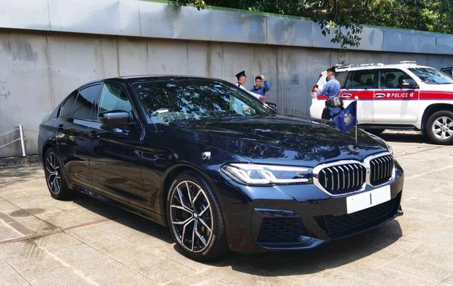 香港的1號車,百萬級V8寶馬,開到哪都有人合影,車牌號無價-有駕 香港的1號車,百萬級V8寶馬,開到哪都有人合影,車牌號無價-有駕