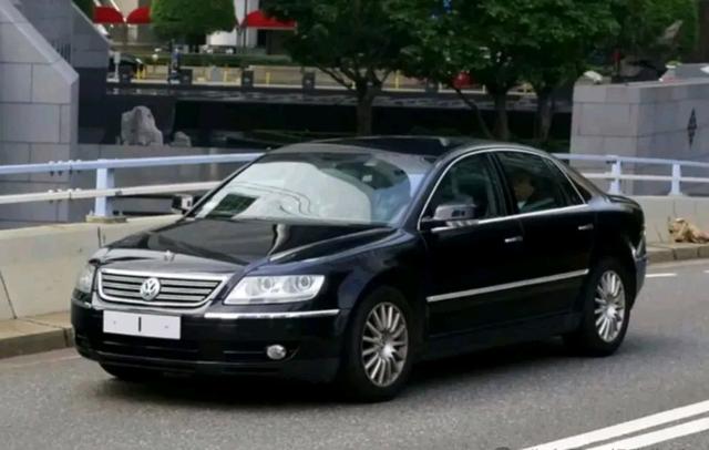 香港的1號車,百萬級V8寶馬,開到哪都有人合影,車牌號無價-有駕 香港的1號車,百萬級V8寶馬,開到哪都有人合影,車牌號無價-有駕