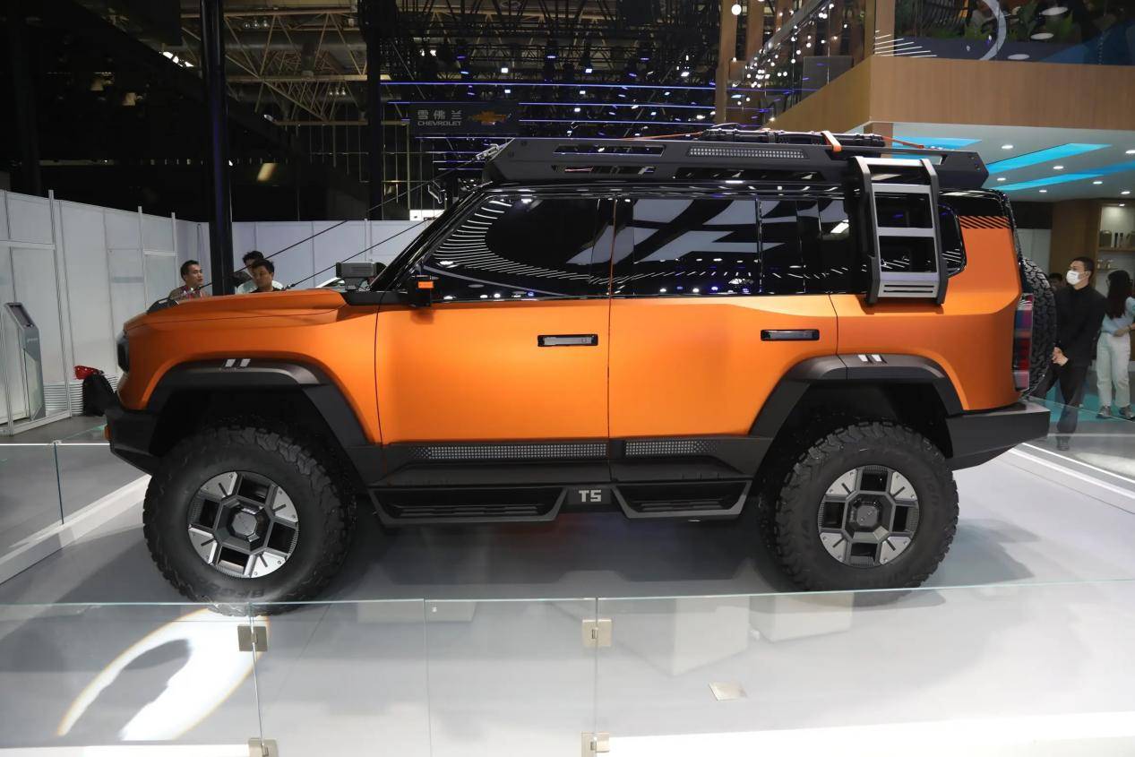 奇瑞解耦四驅來了,非承載車身+2.0T插混,配三把鎖,續航1400km