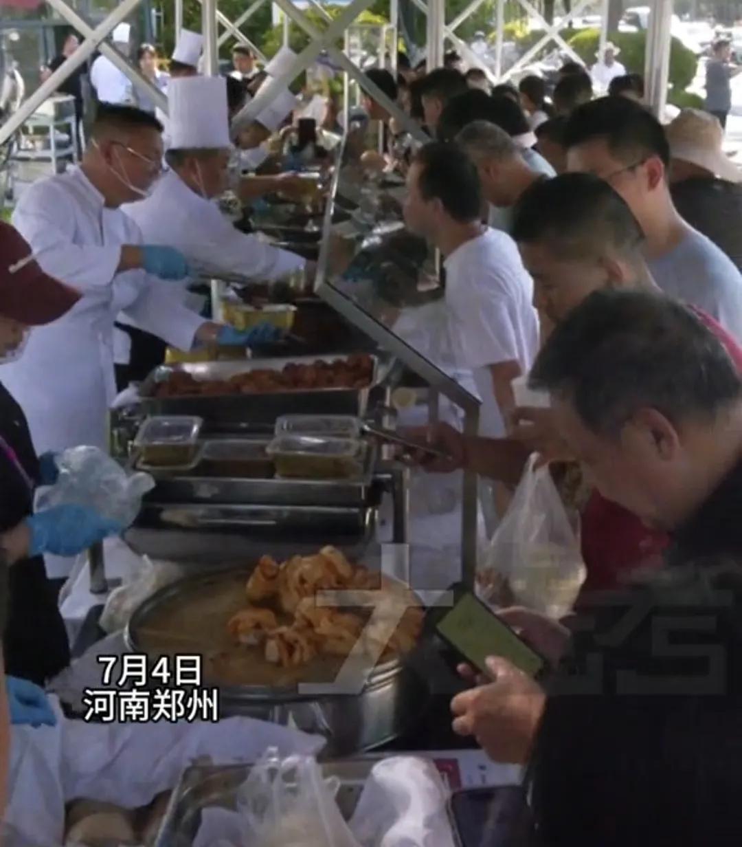 73年歷史的星級酒店擺攤賣鹵味