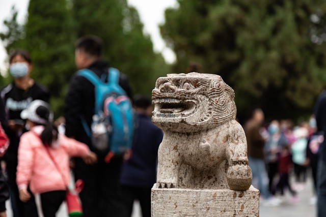 “掃墓潮”突然爆火:給曹操送布洛芬