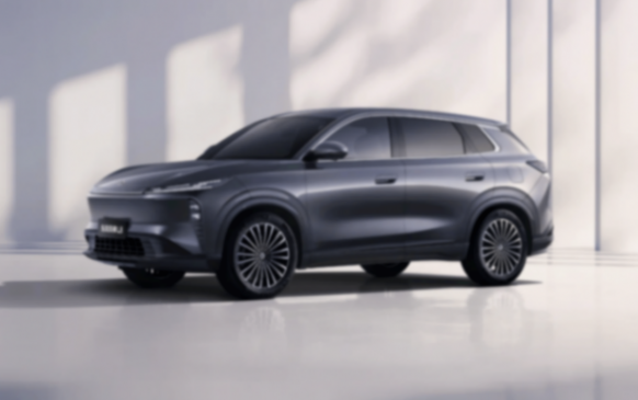 4擋混動(dòng)還有冰箱彩電大沙發(fā),12.99萬(wàn)起的風(fēng)神L8要革合資車的命?