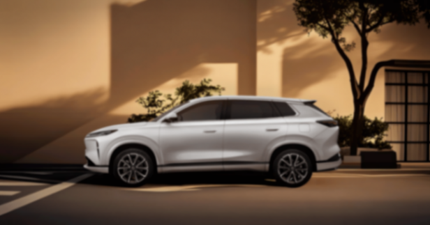 4擋混動(dòng)還有冰箱彩電大沙發(fā),12.99萬(wàn)起的風(fēng)神L8要革合資車的命?