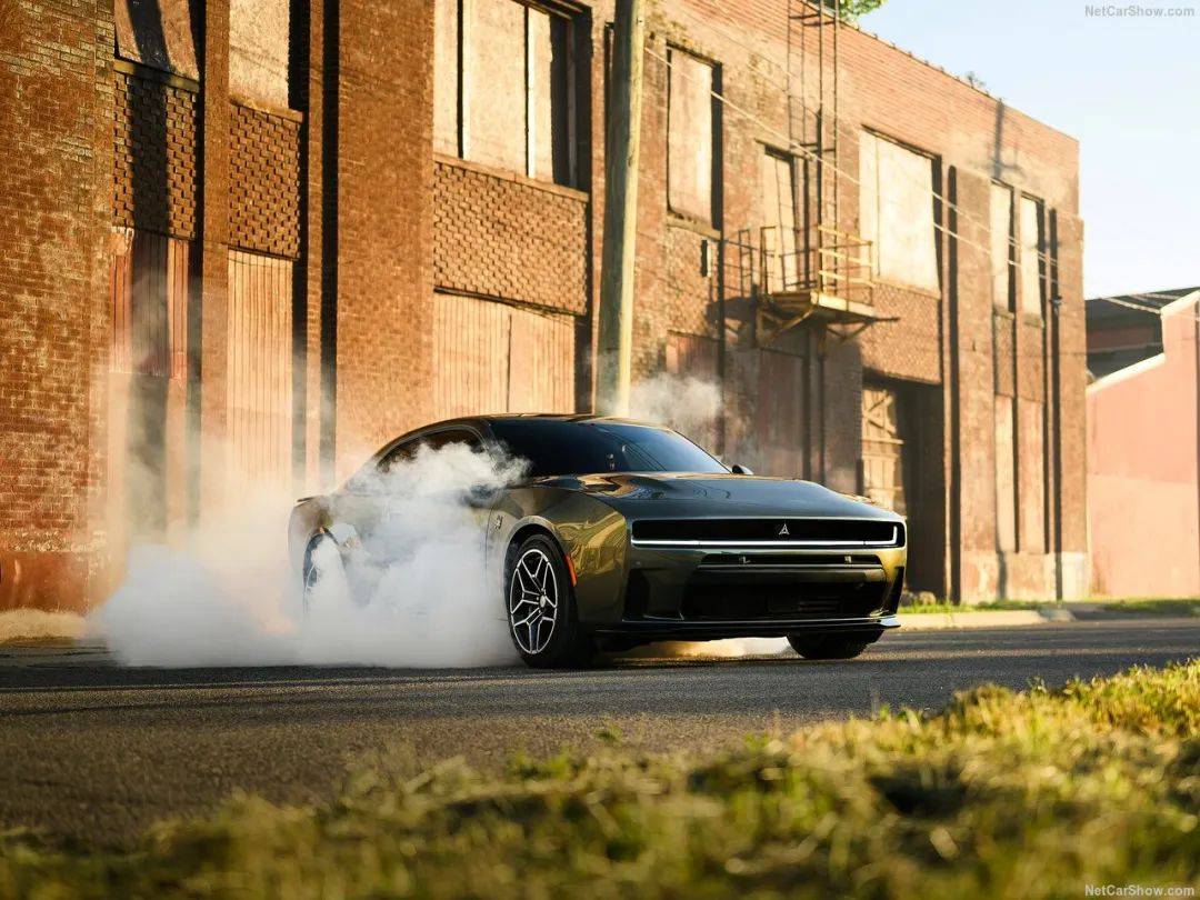 全新“技術流”四驅道奇Charger Scat Pack發布,雙渦輪直六替代V8,信仰沒了