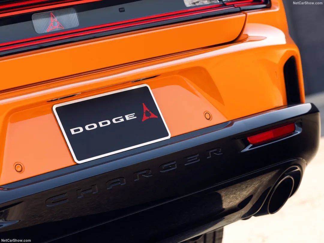 全新“技術流”四驅道奇Charger Scat Pack發布,雙渦輪直六替代V8,信仰沒了