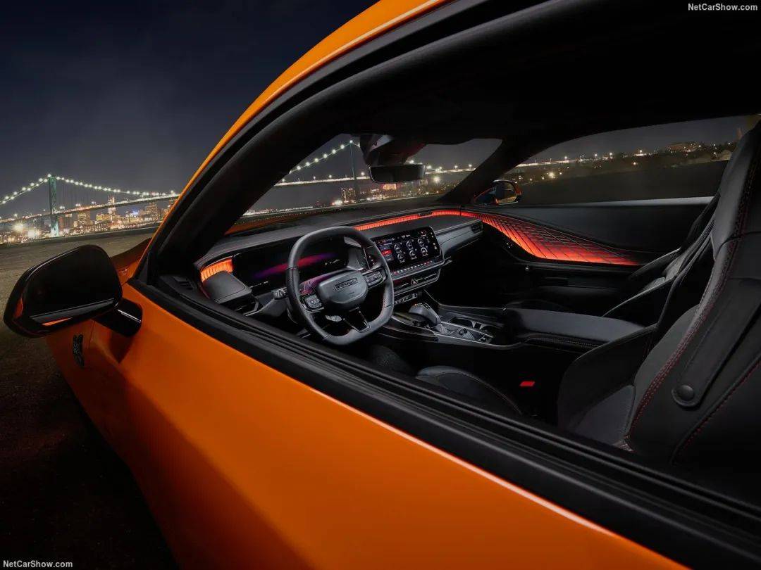 全新“技術流”四驅道奇Charger Scat Pack發布,雙渦輪直六替代V8,信仰沒了