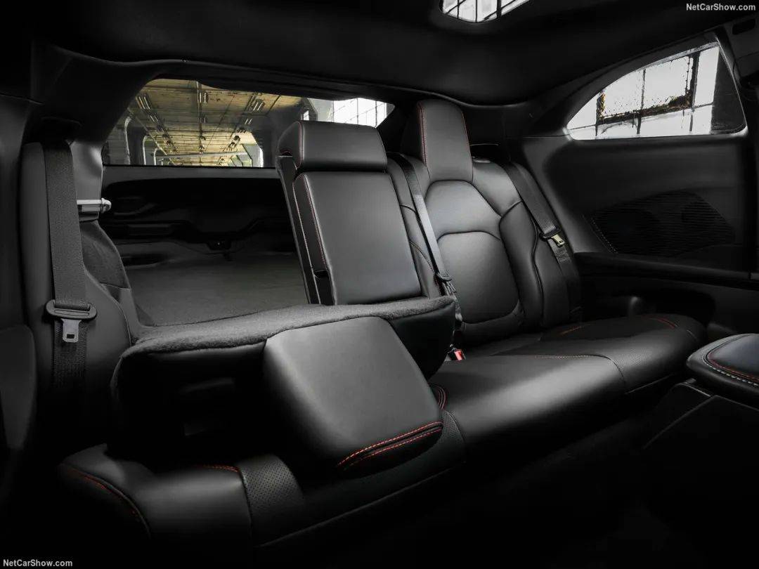 全新“技術流”四驅道奇Charger Scat Pack發布,雙渦輪直六替代V8,信仰沒了