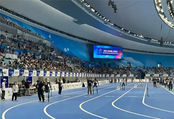 再摘一金!宇樹科技獲4×100米接力賽冠軍 再摘一金!宇樹科技獲4×100米接力賽冠軍