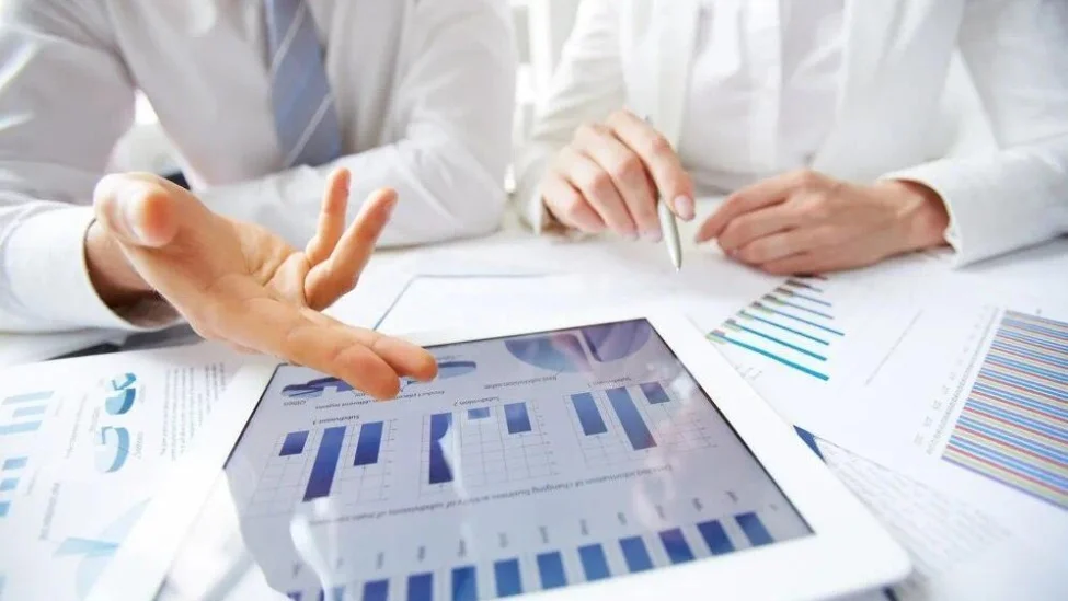 二季度業(yè)績(jī)飄紅,但小鵬還得PK特斯拉