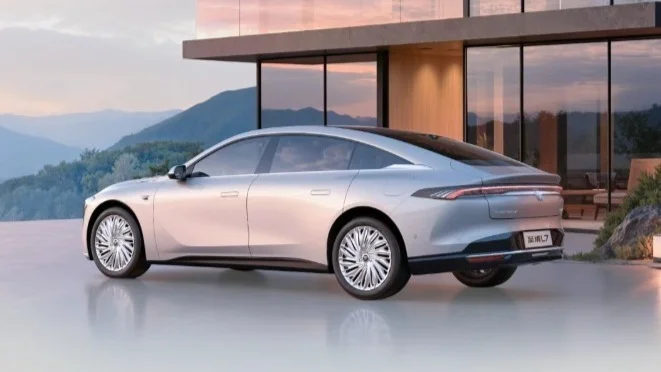 別克至境L7座艙公布：高通8775 芯片、50英寸全景AR-HUD