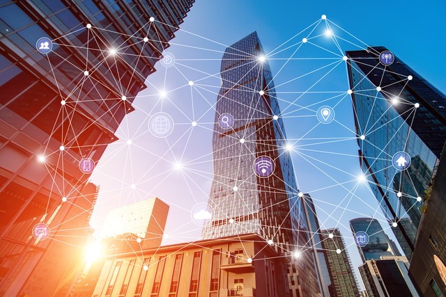 華為Mate 80首發無網應急通信:13公里生命通道背后的科技革命