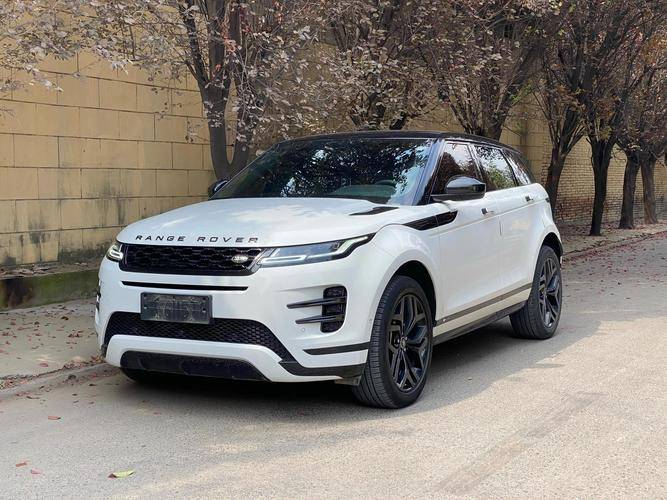 路虎極光,豪華與爭議并存!解析其設計語言與越野性能究竟如何?